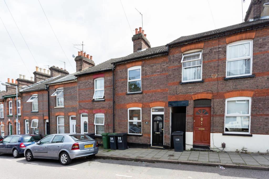 Ashton House - Stylish 2 Bedroom House, Close To Luton Town Center & Airport Esterno foto