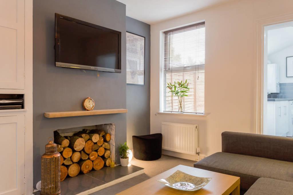 Ashton House - Stylish 2 Bedroom House, Close To Luton Town Center & Airport Esterno foto