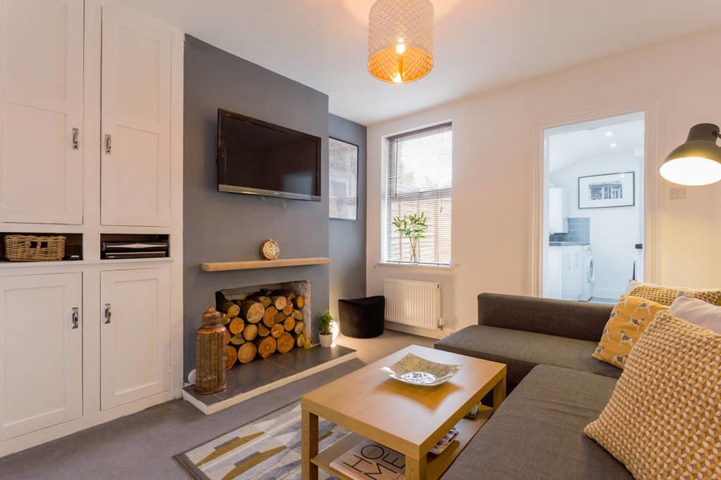 Ashton House - Stylish 2 Bedroom House, Close To Luton Town Center & Airport Esterno foto