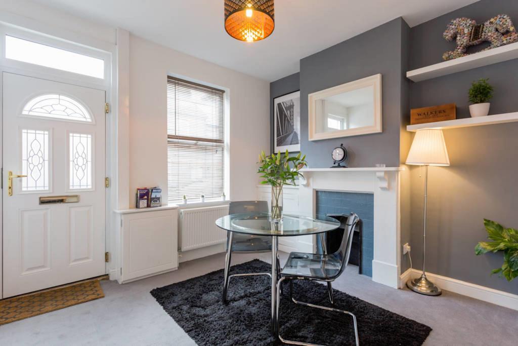 Ashton House - Stylish 2 Bedroom House, Close To Luton Town Center & Airport Esterno foto